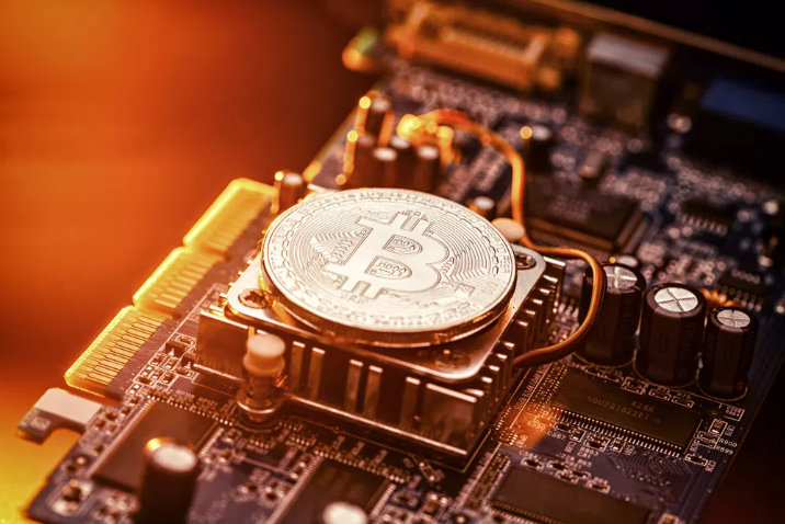 Bitcoin: Dificuldade de mineração bate recorde e aumenta riscos de centralização