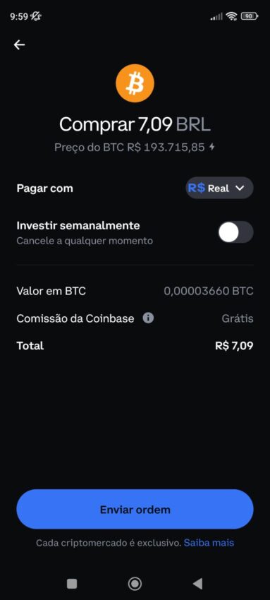 Painel de avaliação de preço durante o processo de compra da criptomoeda Bitcoin no aplicativo móvel da exchange Coinbase.