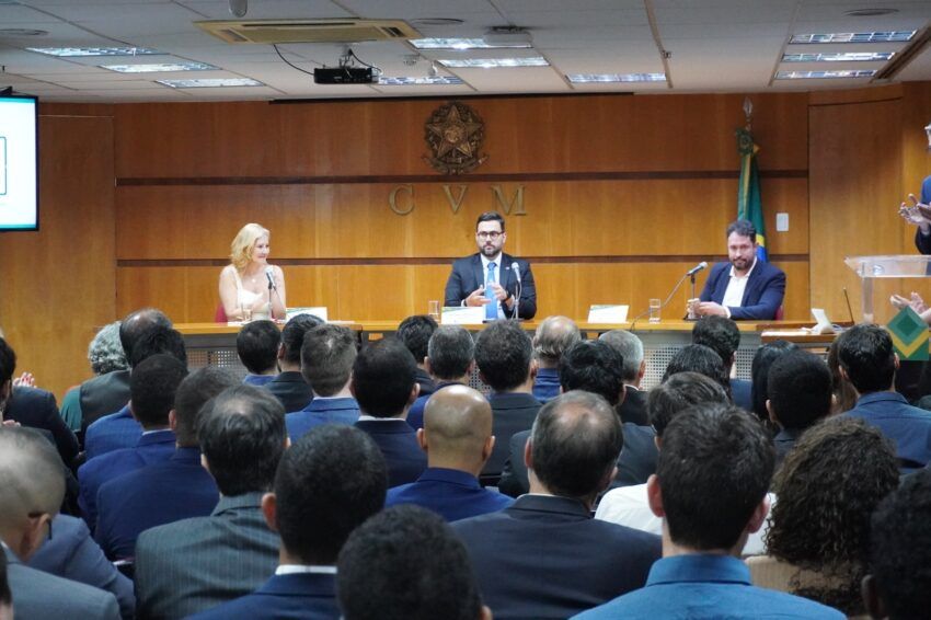 presidente da CVM , ao centro, João Pedro Nascimento dá boas vindas aos novos servidores da CVM.
