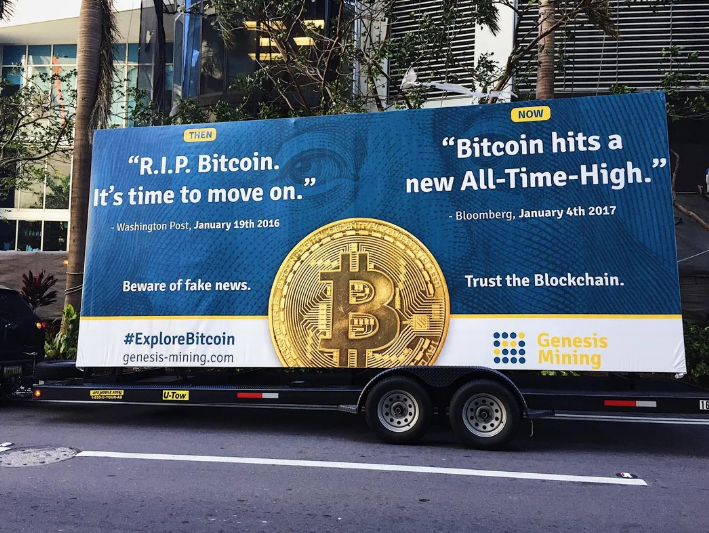 Placa em Miami criticava céticos e anunciava novo recorde do Bitcoin